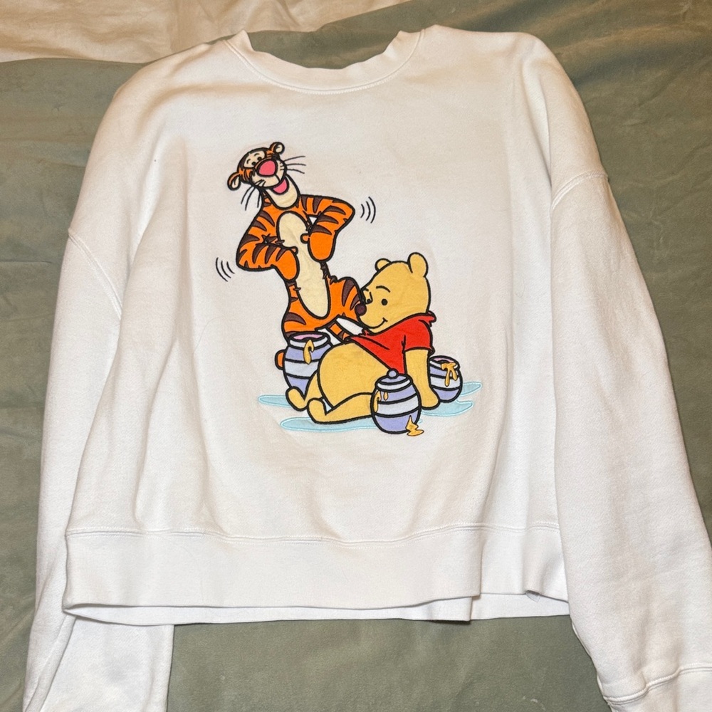 Disney Winnie the Pooh and tigger shorter crewneck M